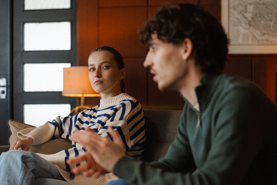 A man and a woman at a psychologist's appointment