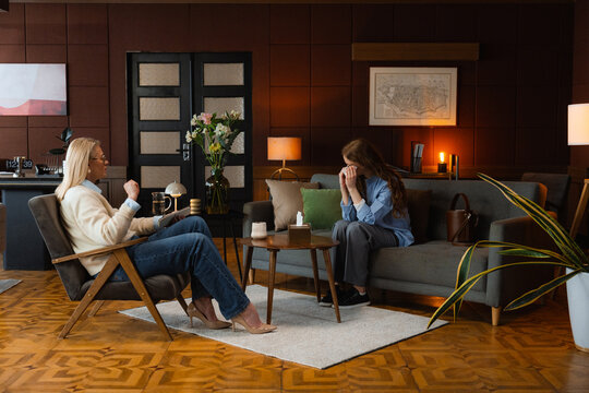 A woman at a psychologist's appointment