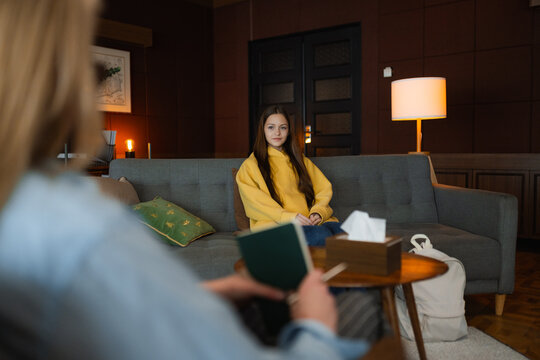 A woman at a psychologist's appointment