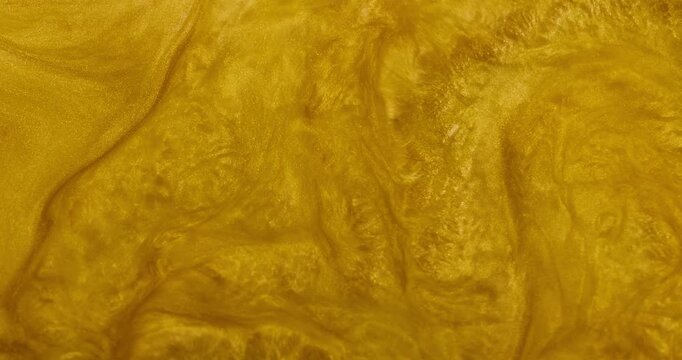 Solvente a contatto con colore acrilico dorato che simula la fusione dell'oro