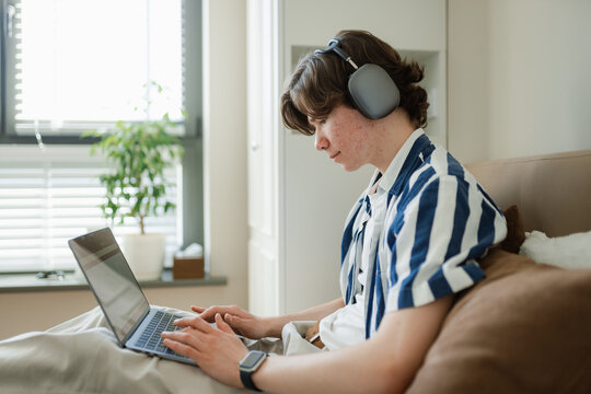 The man uses laptop at home