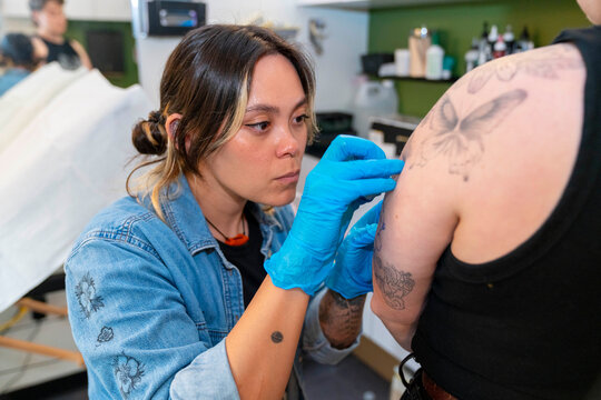 focused tattoo artist 