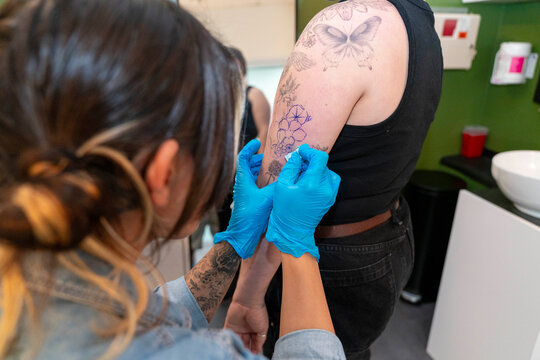 tattoo parlor 