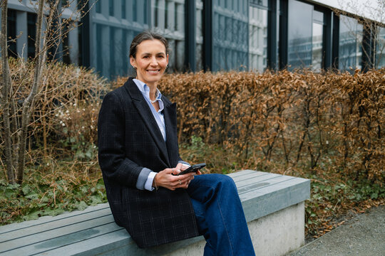 Portrait of a business woman in the city
