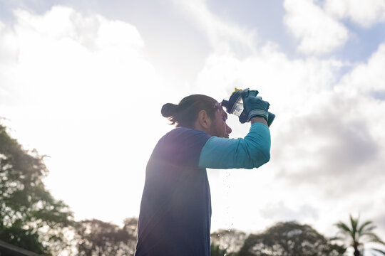 Sportsman pouring water on his face