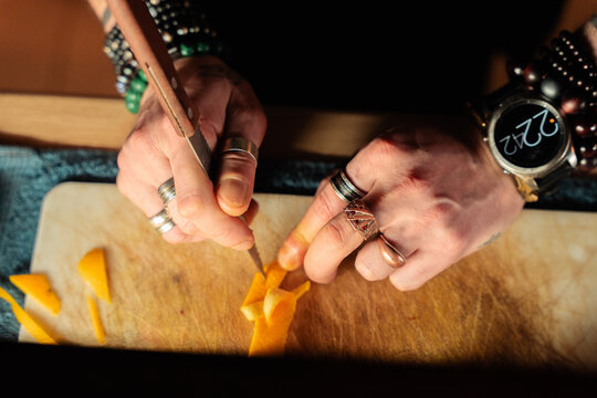 Cutting orange peal