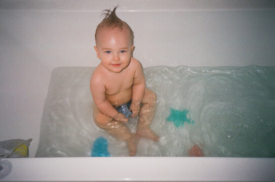 Toddler Bath Time with Mohawk  - film analog