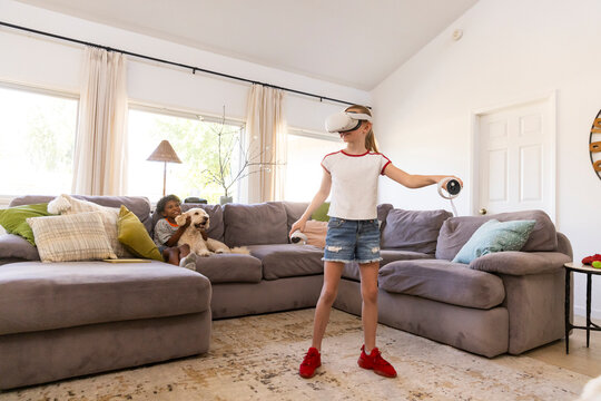 Virtual Reality headset stand fun child 