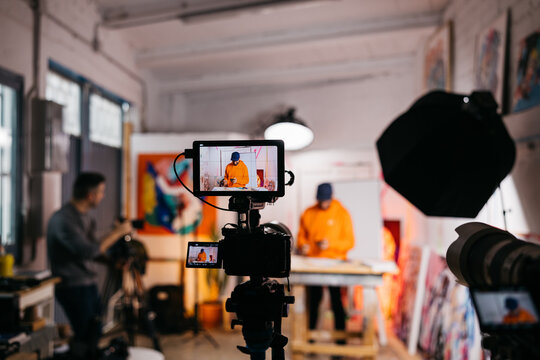 Visual artist teaching online class

