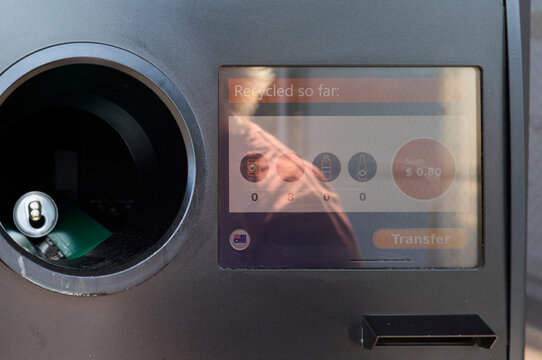 Recycling machine displays status of collected bottles and cans