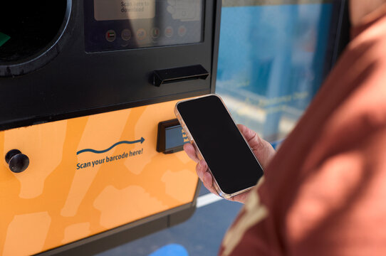 Using recycling kiosk to boost sustainability and community