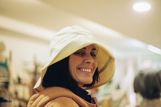 Smiling Hat Shop Film