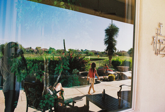 Family on vacation in Arizona hang out on backyard patio