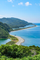 長い砂州が続く甑島の名所の一つである長目の浜