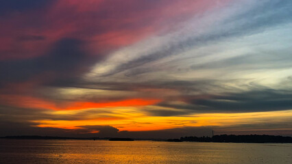 Obraz premium Slowly, the day closed beautifully