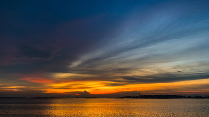 Obraz premium Among the darkness, there is warmth