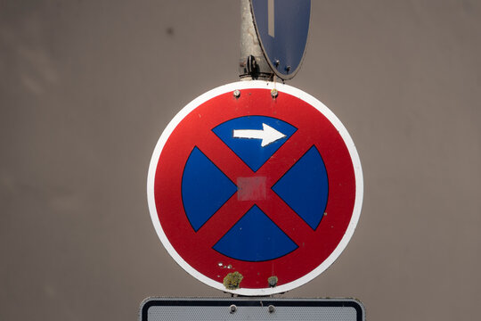 Verkehrszeichen kennzeichnet Halteverbot