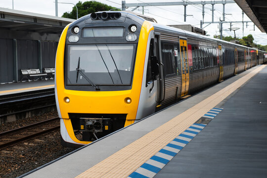 train coming into station platform