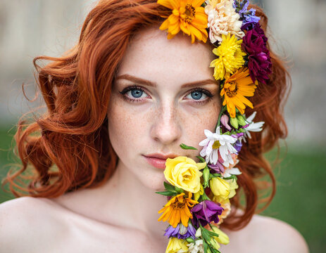 modella fiori bellezza ritratto 