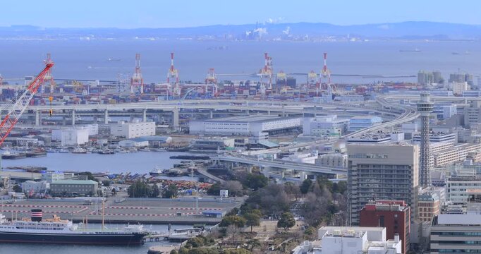 本牧ジャンクションと京浜工業地帯の遠景