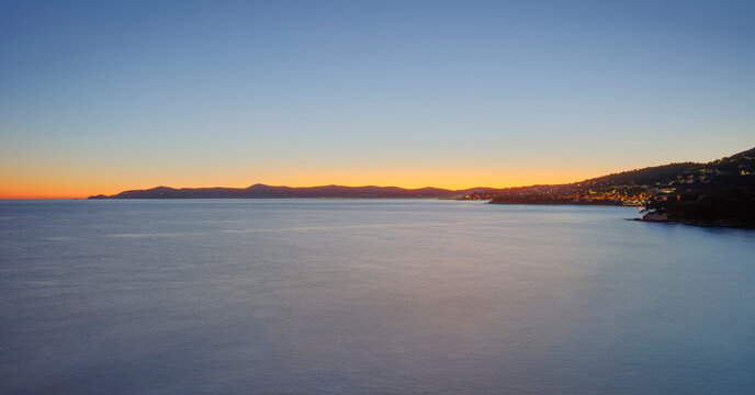 Coucher de soleil sur les &icirc;les du Levant, d&eacute;partement du Var, France 