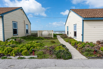 Path leading to the ocean between coastal cottages in Pescadero, California © Valeria Venezia