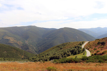 Obraz premium Mountain Scenery Between Manjarin and El Acebo de San Miguel July 2024