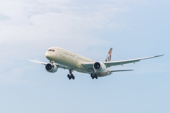 Abu Dhabi UAE 26 11 2025: Boeing 787 of the national airline Etihad approaches landing at Abu Dhabi airport during a clear day in the United Arab Emirates