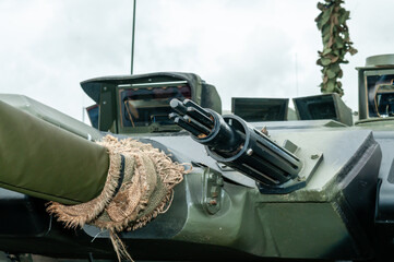 Obraz premium Drivers prism and heavy machine gun on a Fox FV721 armored reconnaissance vehicle