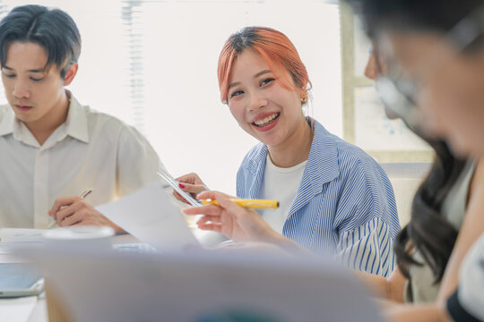 Collaborative innovators driving AI-powered brainstorming, leveraging smart insights, adaptive strategy mapping, digital workspace creativity, rapid ideation cycles, team synergy acceleration and futu