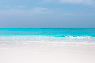 Obraz premium Vacation summer holidays leisure background - sunny tropical Caribbean paradise resort beach with white sand, lounger, palms on Maldive