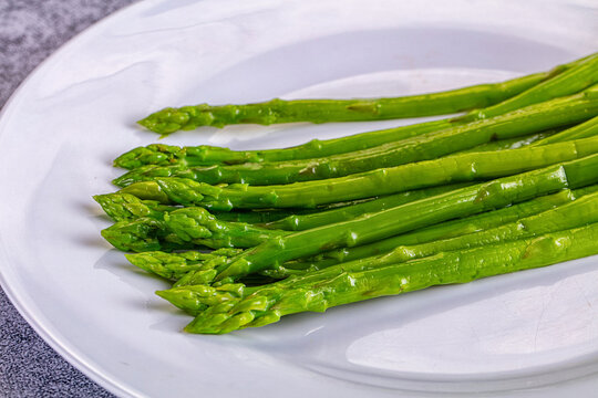 Gourmet steamed green asparagus stems