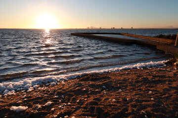 Obraz premium Beautiful sunset in the Mar Menor from the Calcetera mill in San Pedro del Pinatar town