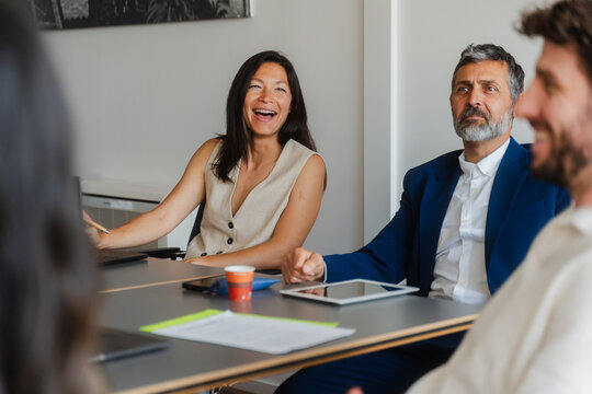 Colleagues have a meeting