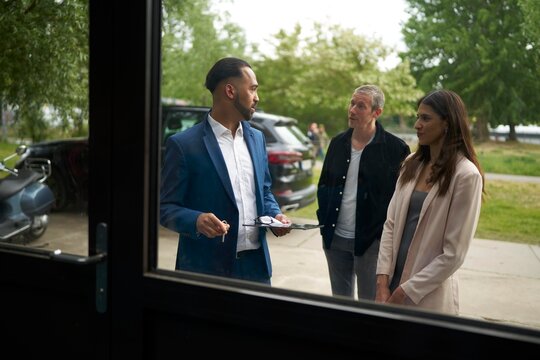 Agent opens up upscale property for potential real estate clients