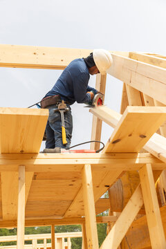  Construction Worker saw wood 
