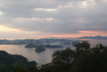 三連橋と島々の黄昏風光