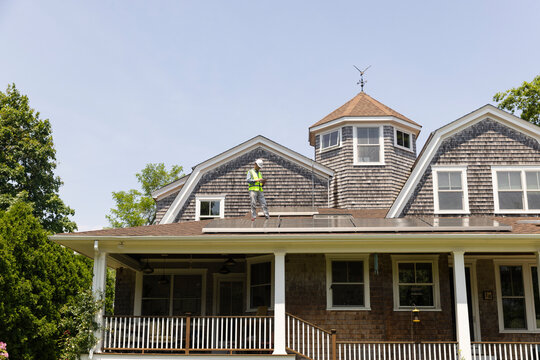 House Solar Panel output engineer worker instrument 