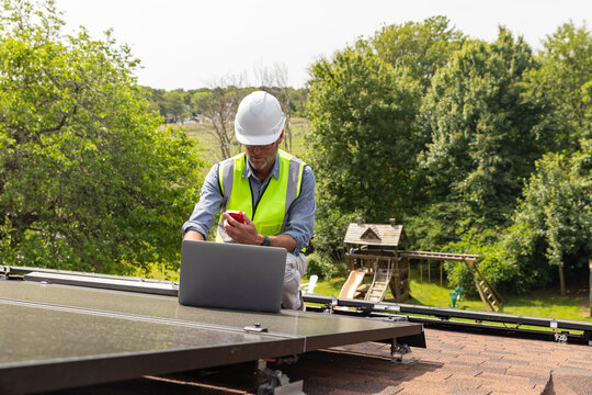 House Solar Panel engineer worker laptop outdoors 