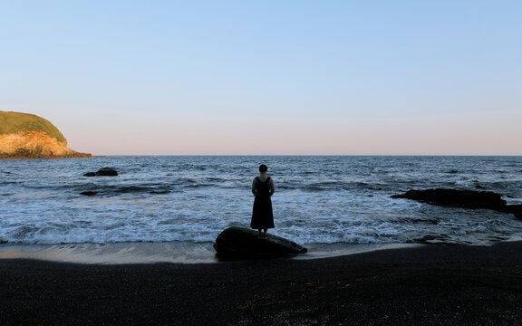 Evening Ocean Reflection: Traveler's Dialogue with Surging Waves.