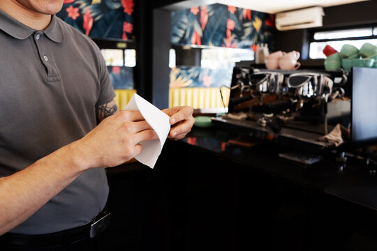Barista folding paper filter for manual coffee brewing