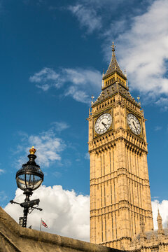 UK, England, London.  Big Ben clock tower over the British Houses of Parliament. 