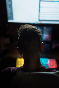 Freelancer focused on night work