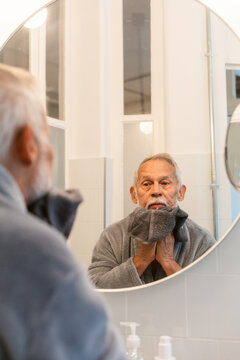 Senior towel mirror Bathroom Grooming 