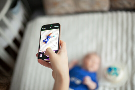 Taking a Photo of a Newborn at Home

