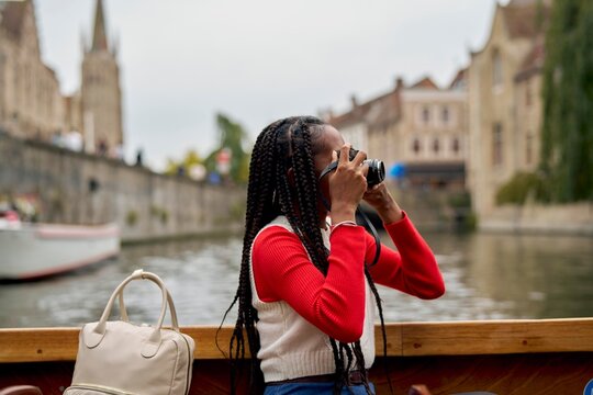 Tourist Captures Beautiful Moments in Historic Canal City