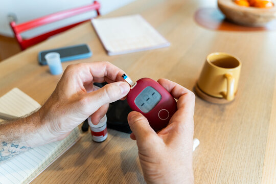 Insert strip glucometer