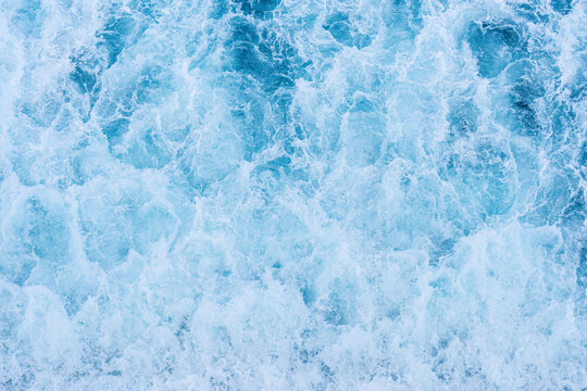 Cruise ship wake at aft of ship
