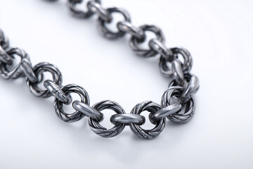 Obraz premium Elegant men's necklace made of stainless steel or silver with a white background.