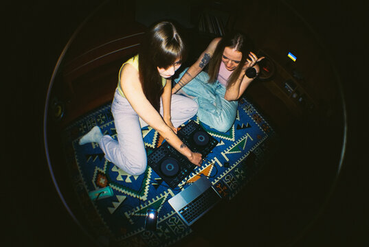Intimate Home Party: Gen Z DJ Session with Friends